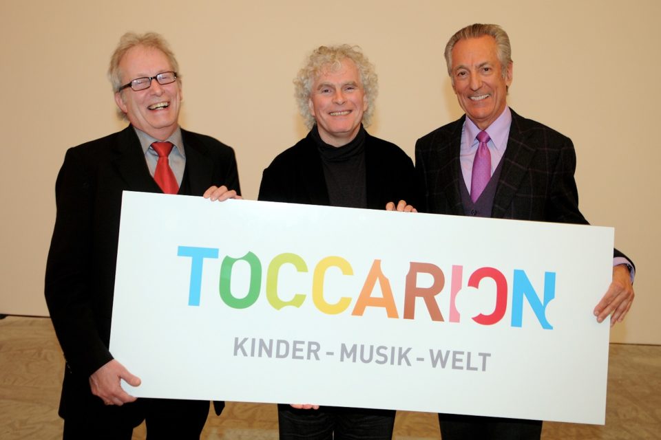 Sir Simon Rattle bei der Taufe des Toccarion